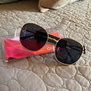 BRAND NEW QUAY Jezebel Twist Sunglasses!